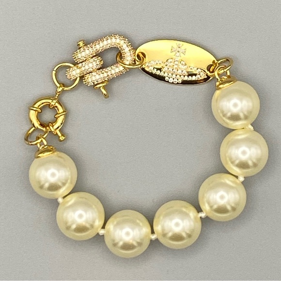Vivienne Westwood large faux pearl bracelet with encrusted lock in gold tone - Picture 1 of 4
